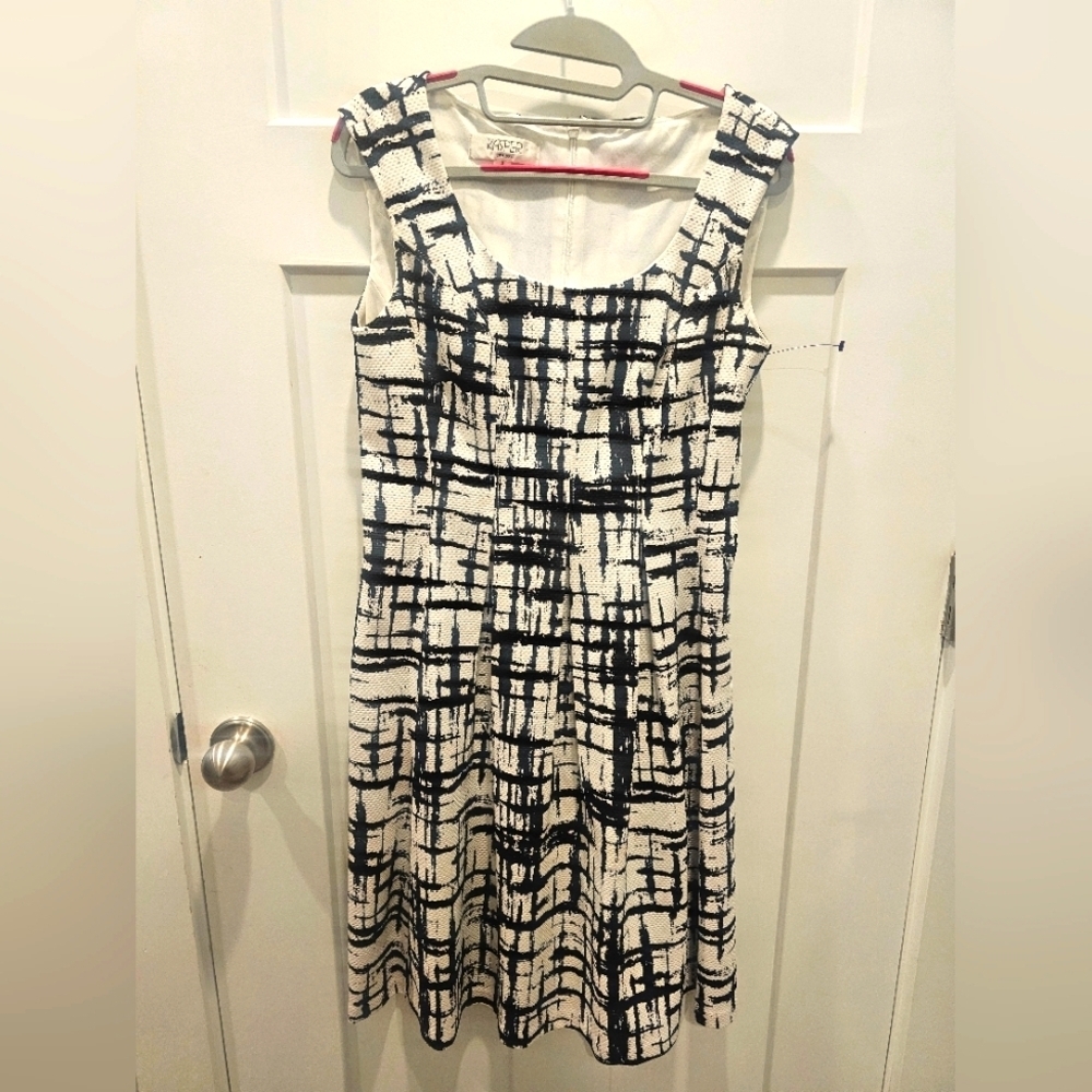 Kasper Fit & Flare Dress Size 4 Black White Abstract Textured Sleeveless Career - Picture 1 of 8